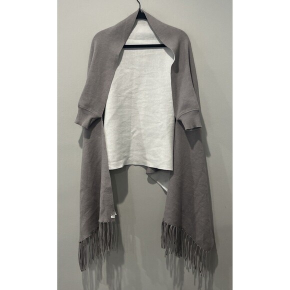 Mer Sea Travel Wrap One Size Sweater Fringe Gray Ivory Shawl Fitted Sleeve - Picture 1 of 8